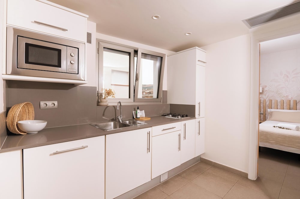 Castellmar Apartments 56/57