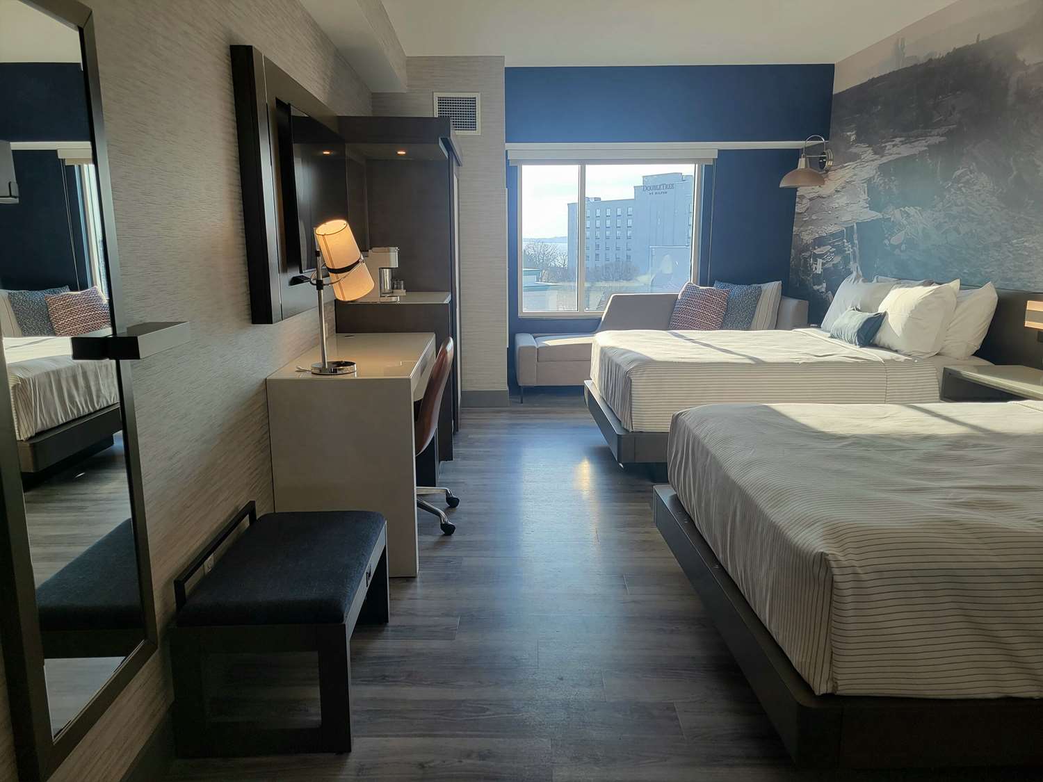 Cambria Hotel Niagara Falls 13/23