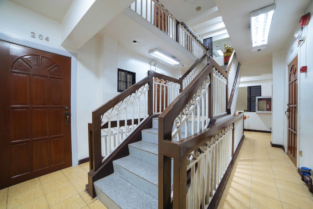 L Mansion 2 Palanan Makati City 4/18