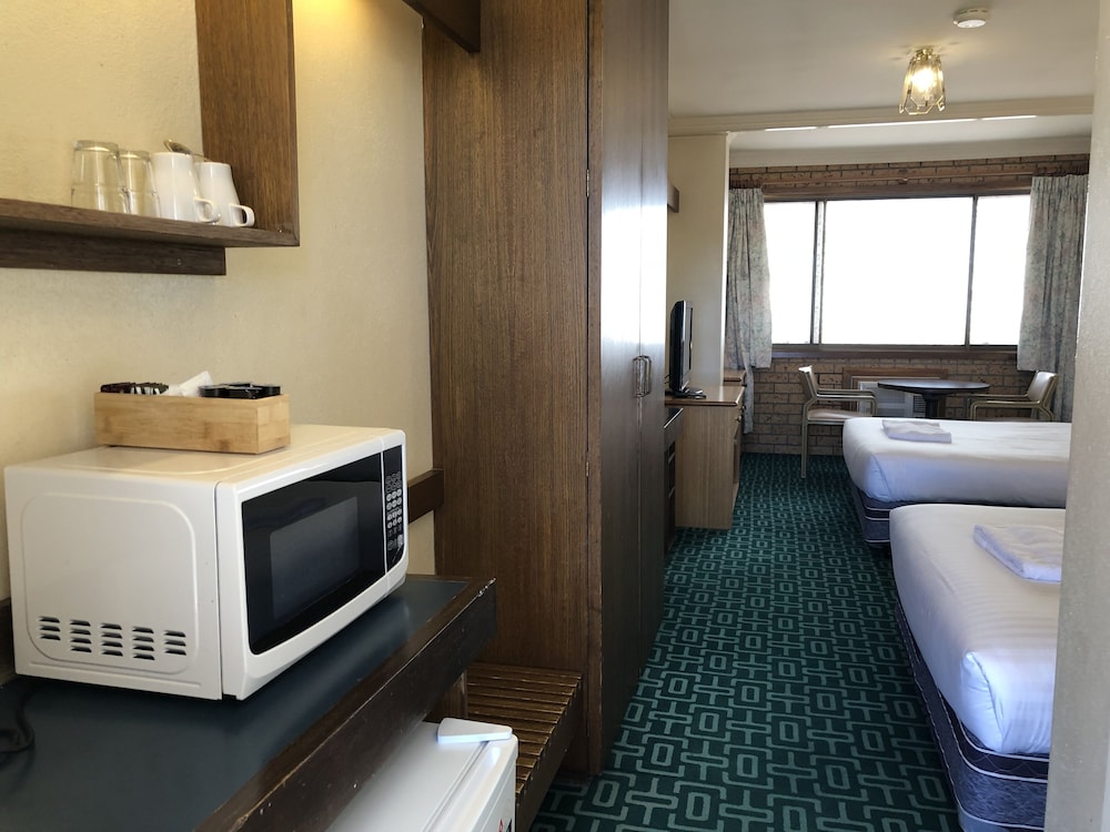 Canberra Lyneham Motor Inn 48/48
