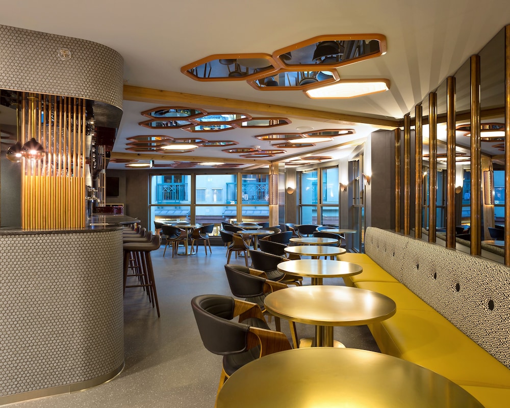 Pangea Pod Hotel 42/50