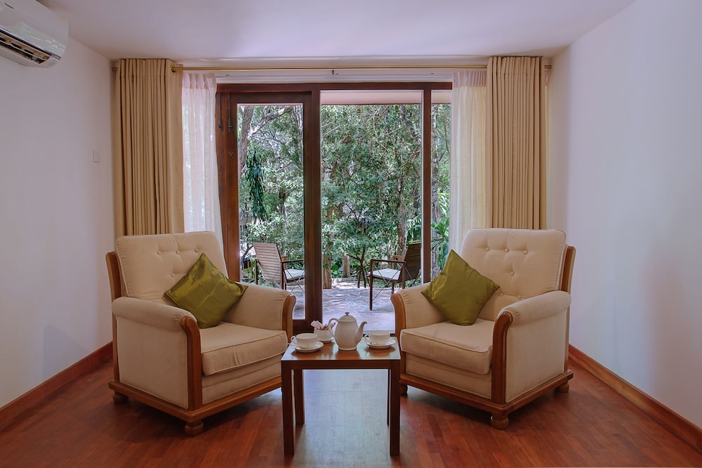 Deer Park Hotel 44/70