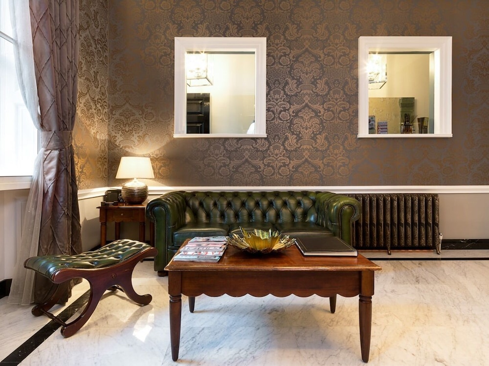 Staunton Hotel 44/65