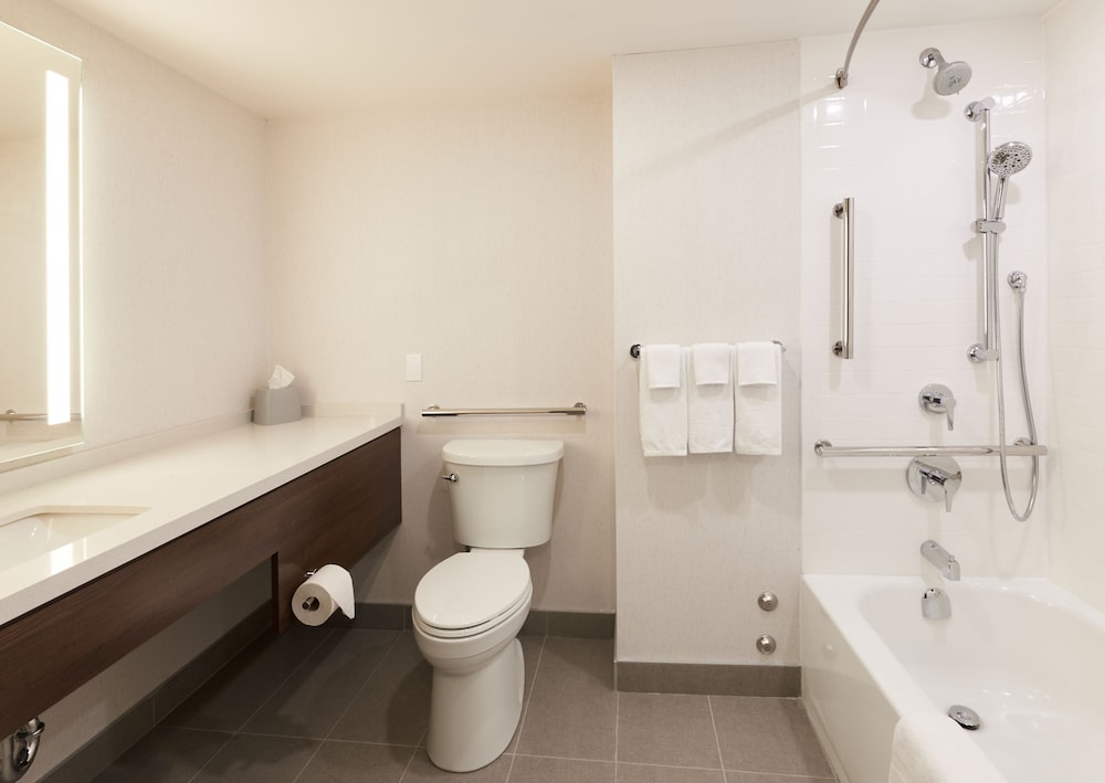 Holiday Inn Ottawa Kanata 45/46