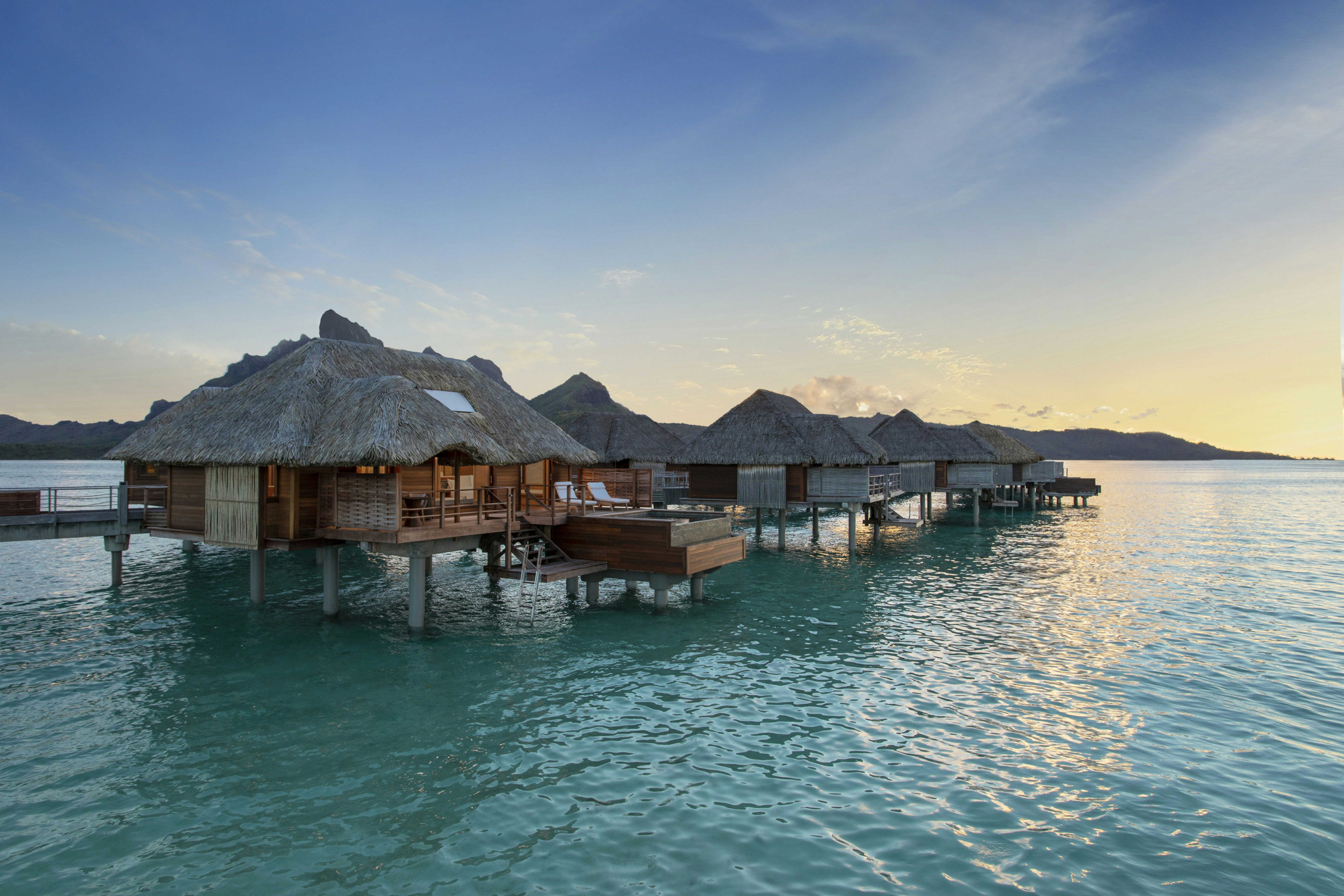 Four Seasons Resort Bora Bora 1/2