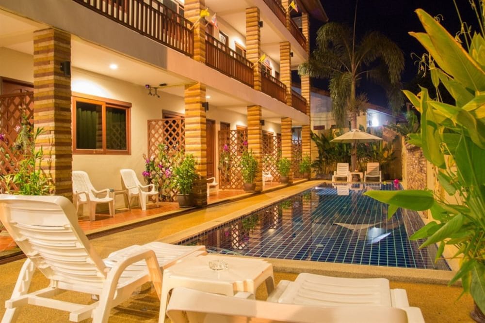 Hathai House Resort 1/48