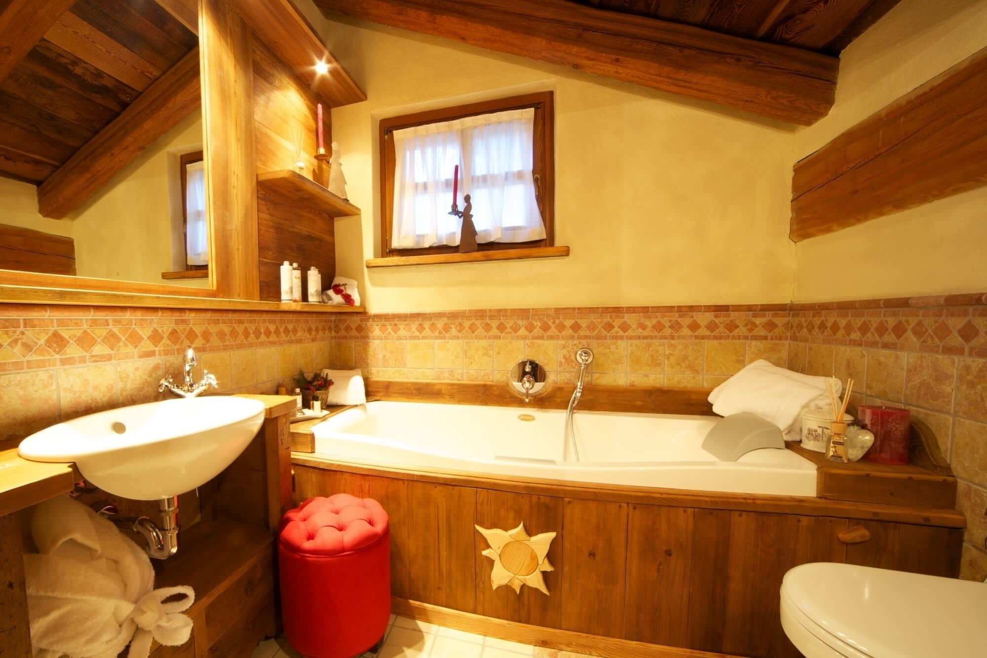 4 BEDROOMS, GRAND, CHALET