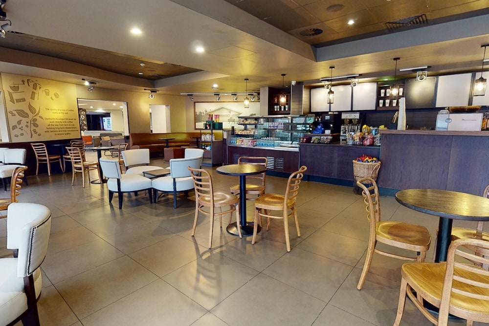 Village Prem Swansea Hotel Leisure Club 47/61