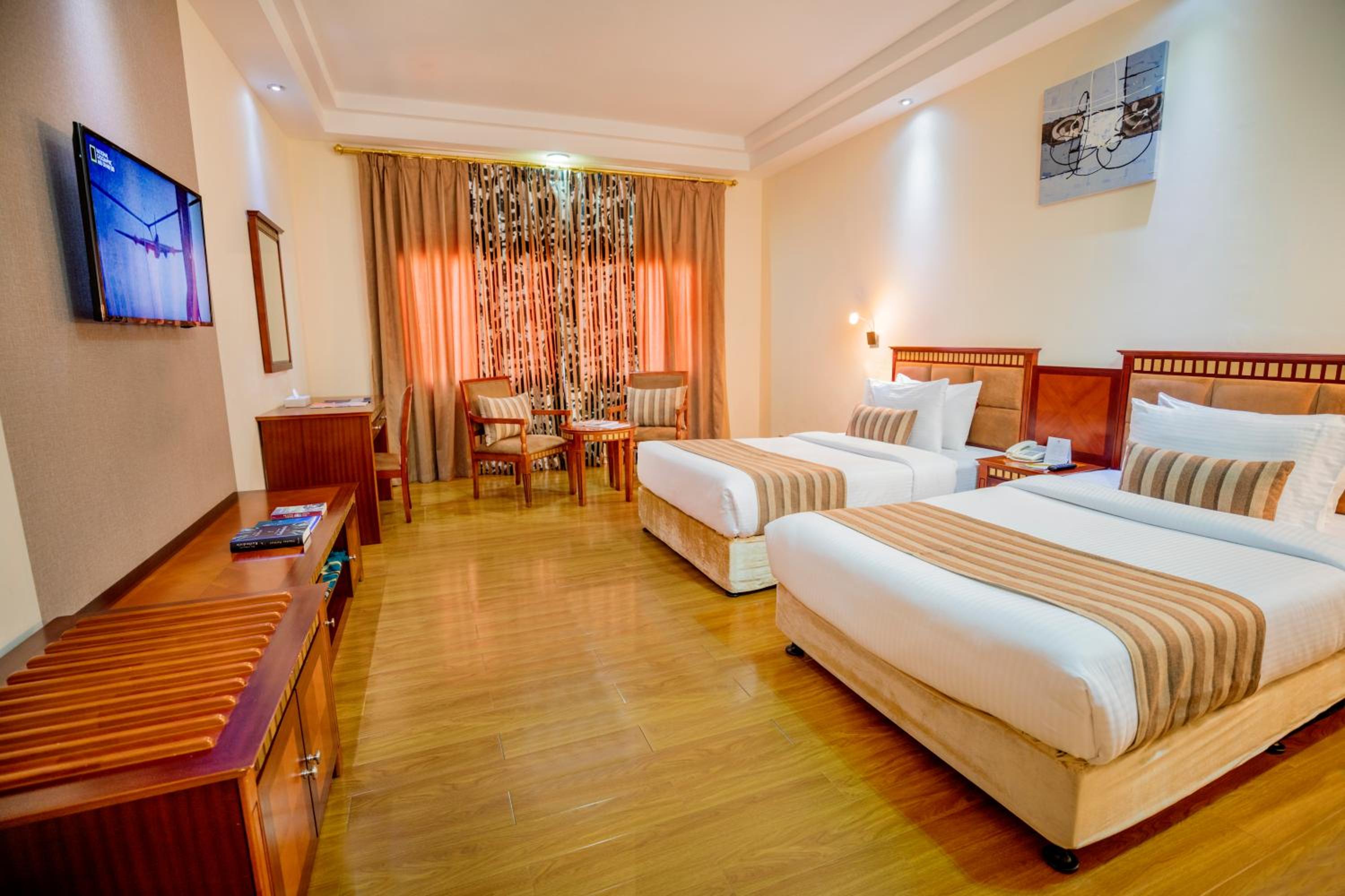 DELUXE ROOM