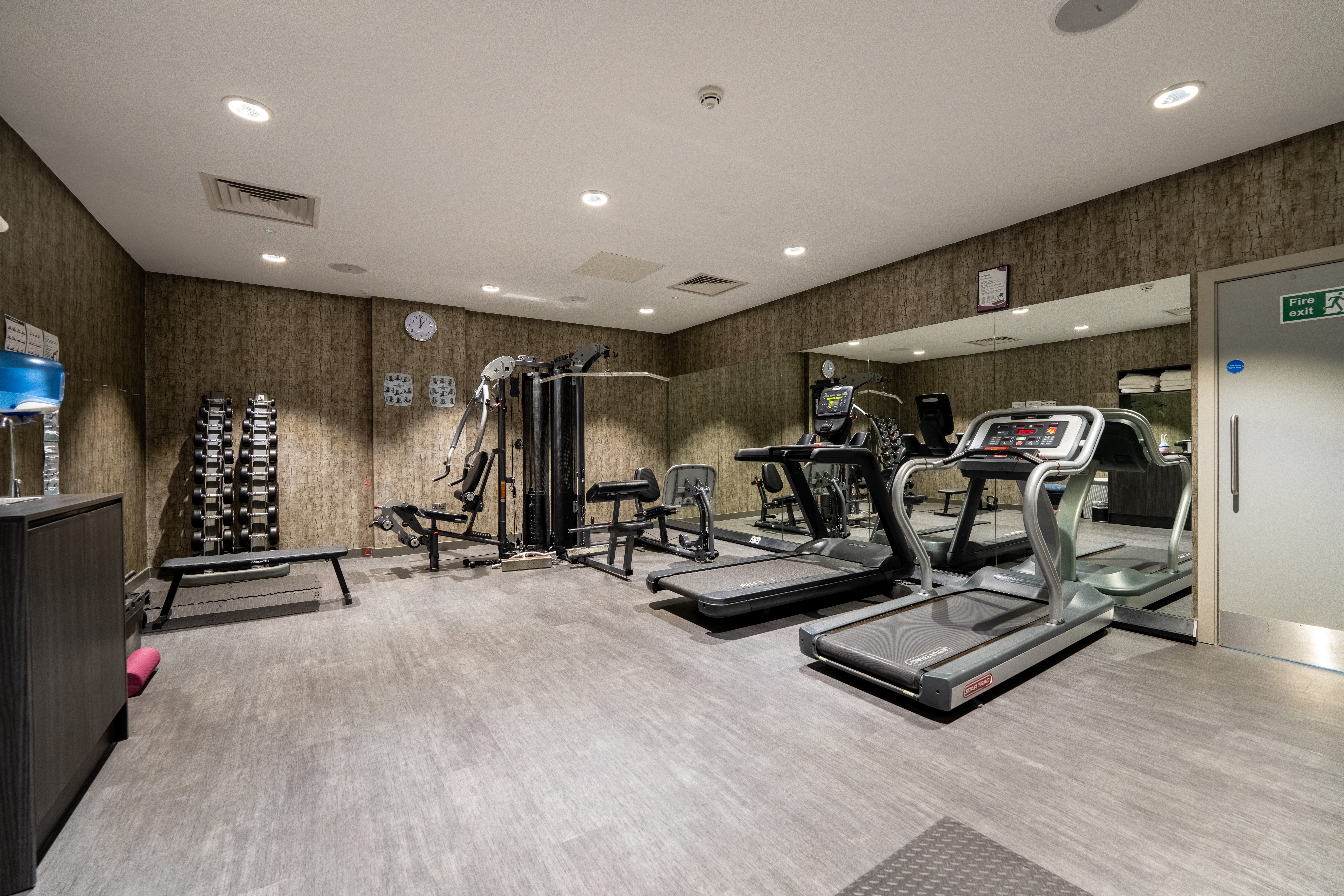 CROWNE PLAZA ABERDEEN AIRPORT 26/50