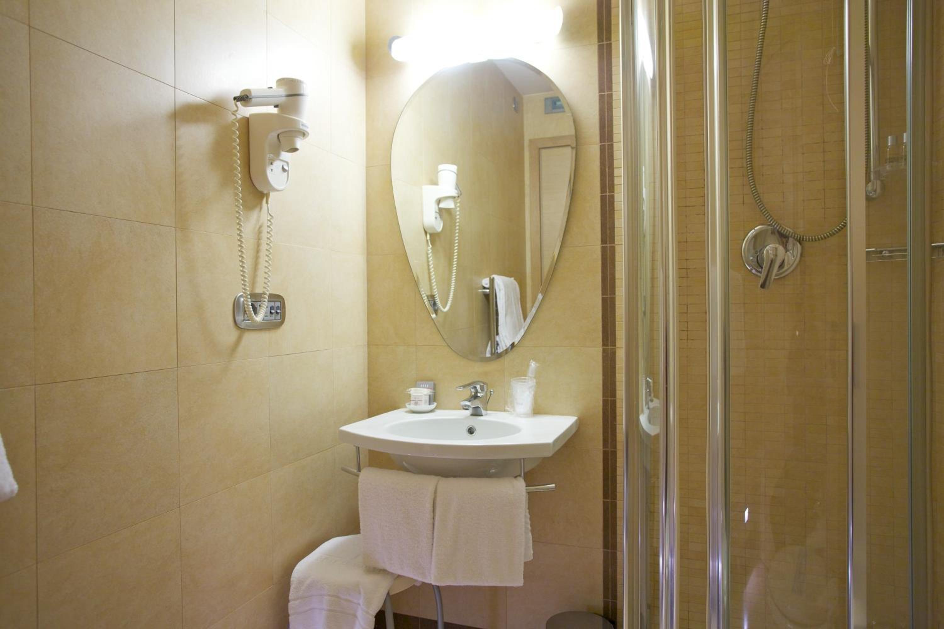 Hotel Dei Vicari 48/50