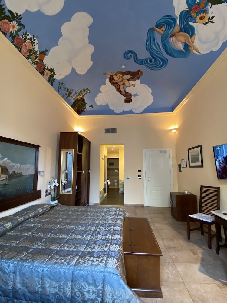 Vogue Hotel 18/70