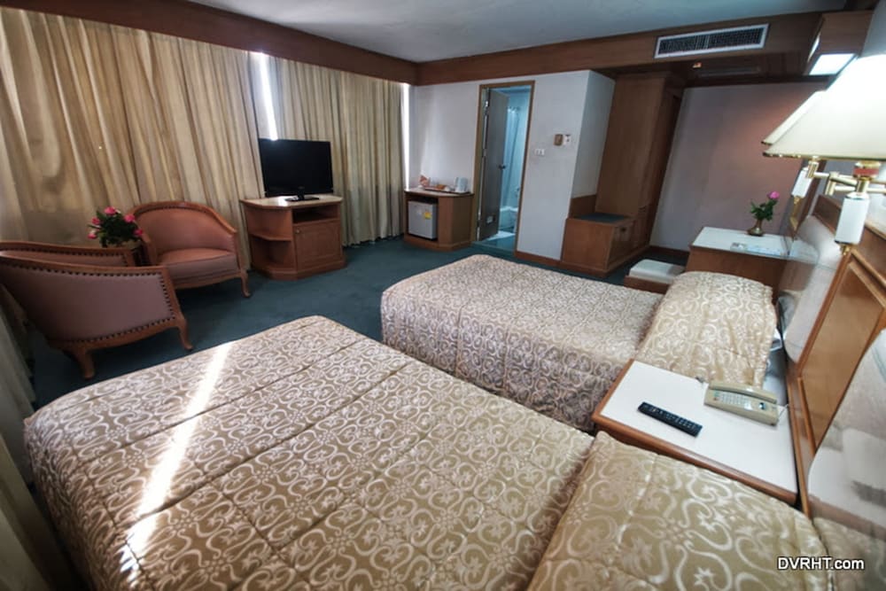 Dhevaraj Hotel 12/62