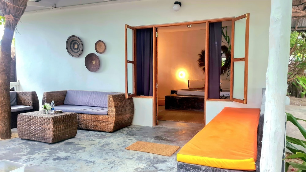 Garden Beach Bungalows 52/68