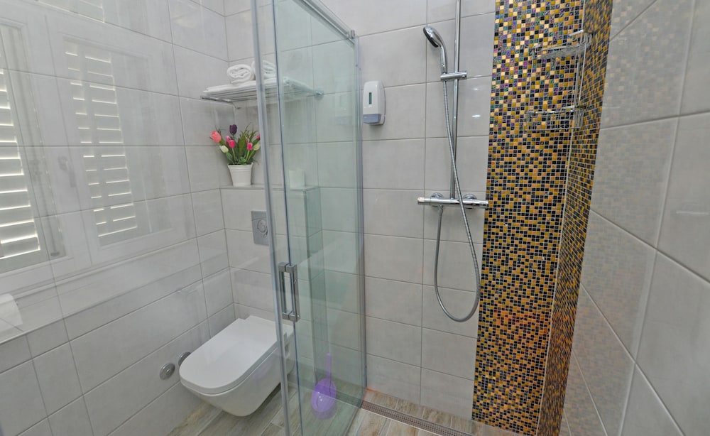 Nirvana Luxury Rooms 70/82