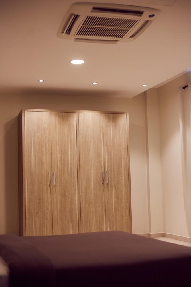 Axis Suites Hotel 18/38