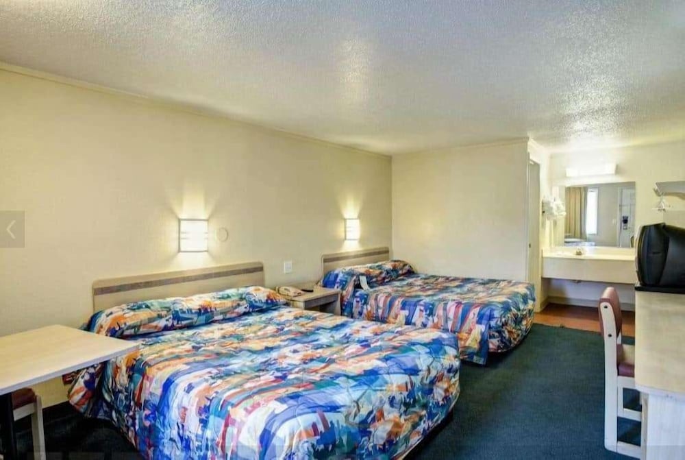 Knights Inn Burlington, NC 8/15