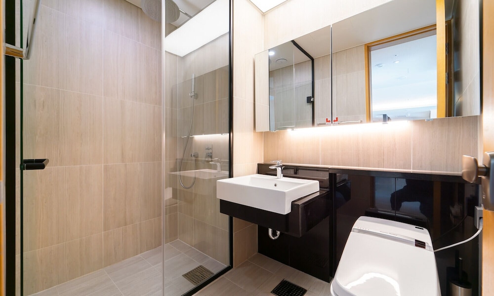 NEWCZ LCT RESIDENCE 45/48