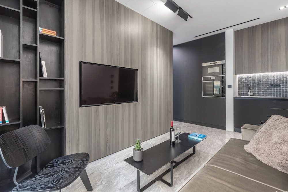 The Duke Boutique Suites 30/50