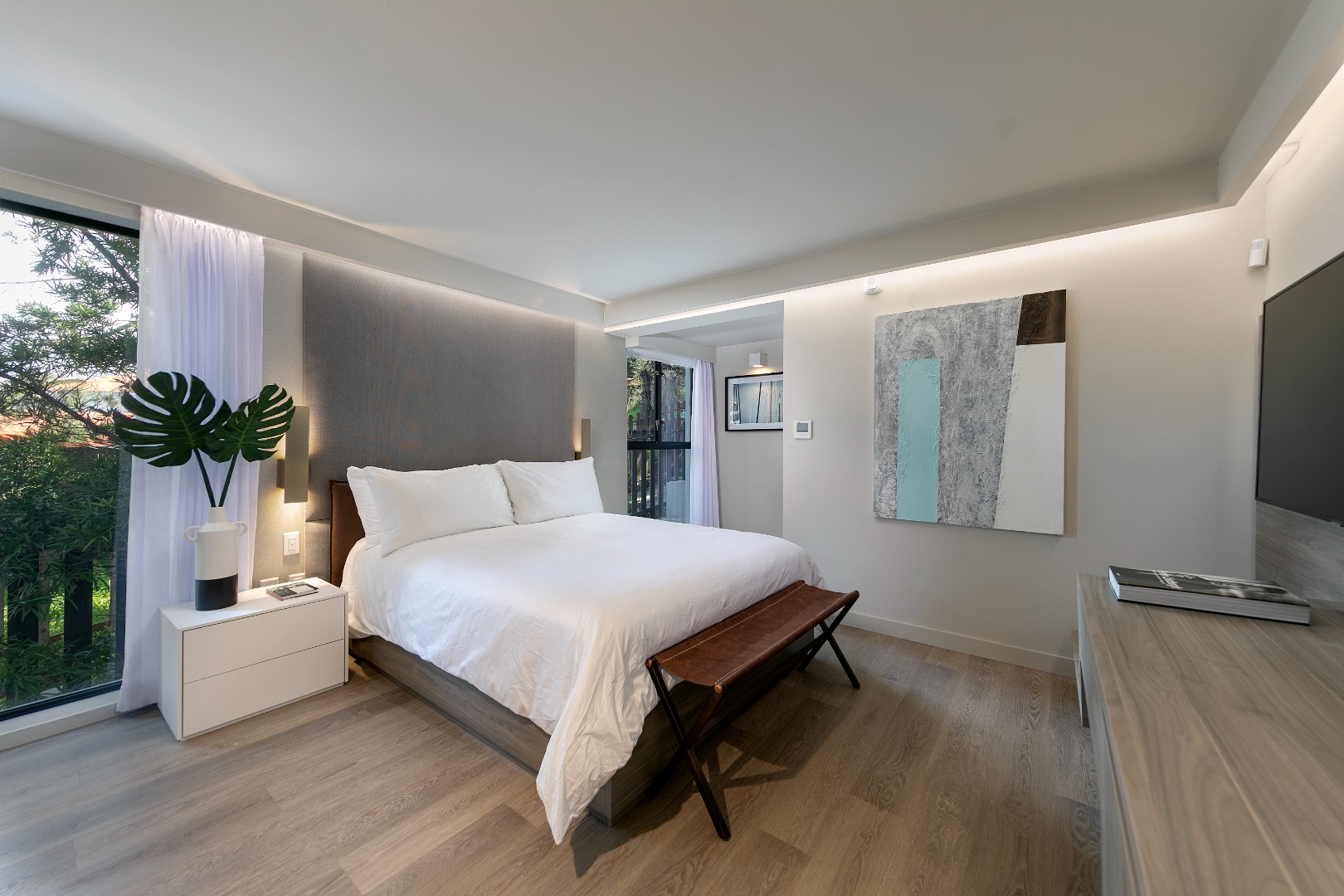 Pines, Studio, Queen Bed, Accessible