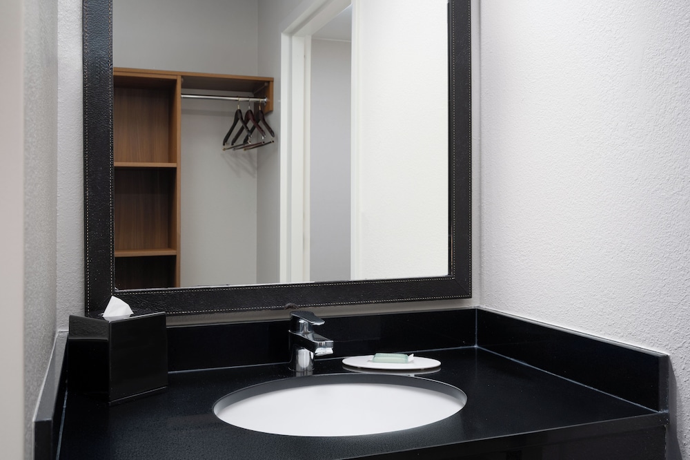 Fairfield Inn By Marriott Orlando Airport 46/47