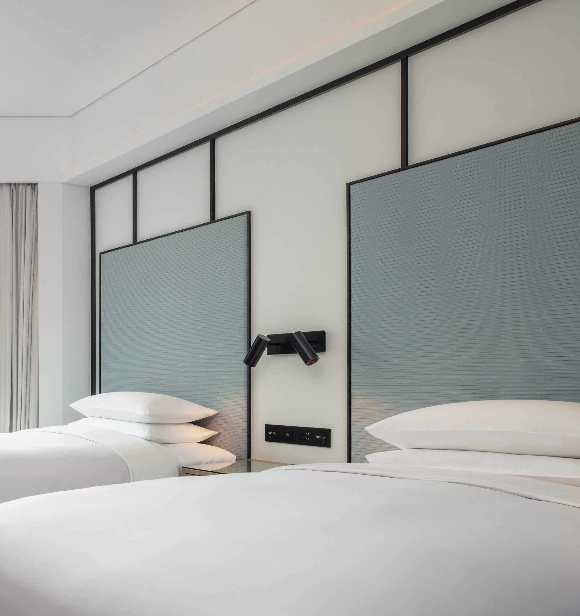 TRADITIONAL, TWIN BEDS, CITY VIEW