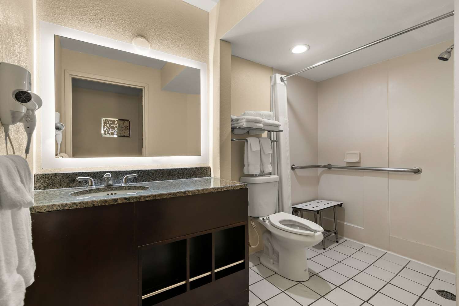 Ramada By Wyndham Harrisburg/Hershey Area 58/59