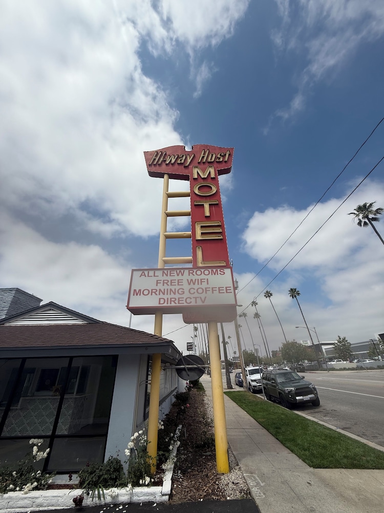 Hi-Way Host Motel 50/56