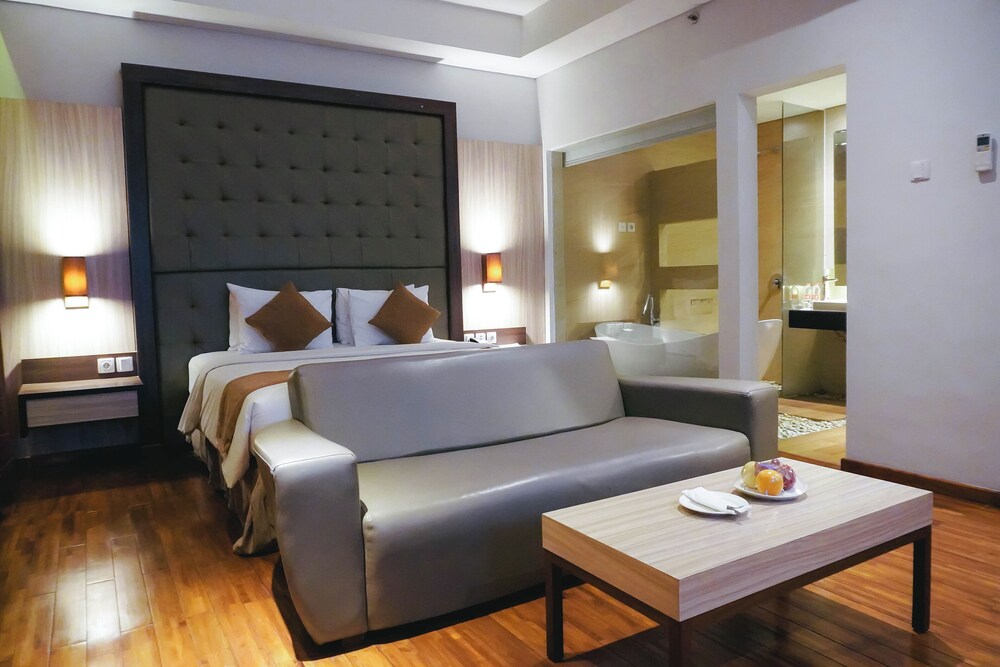 Crystal Lotus Hotel 52/63