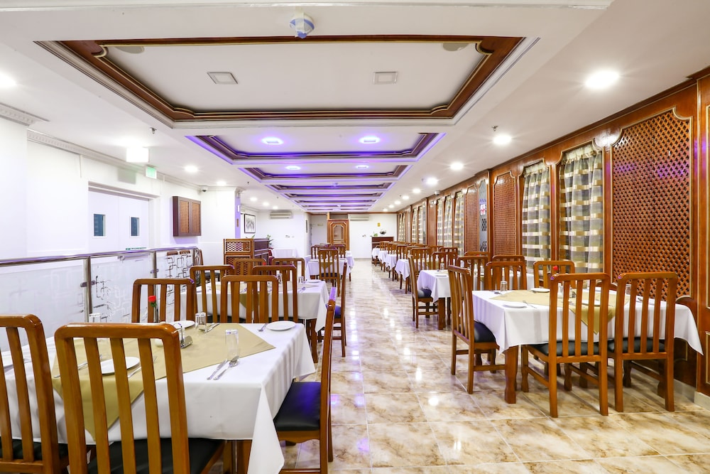La Villa Suites Hotel 41/48