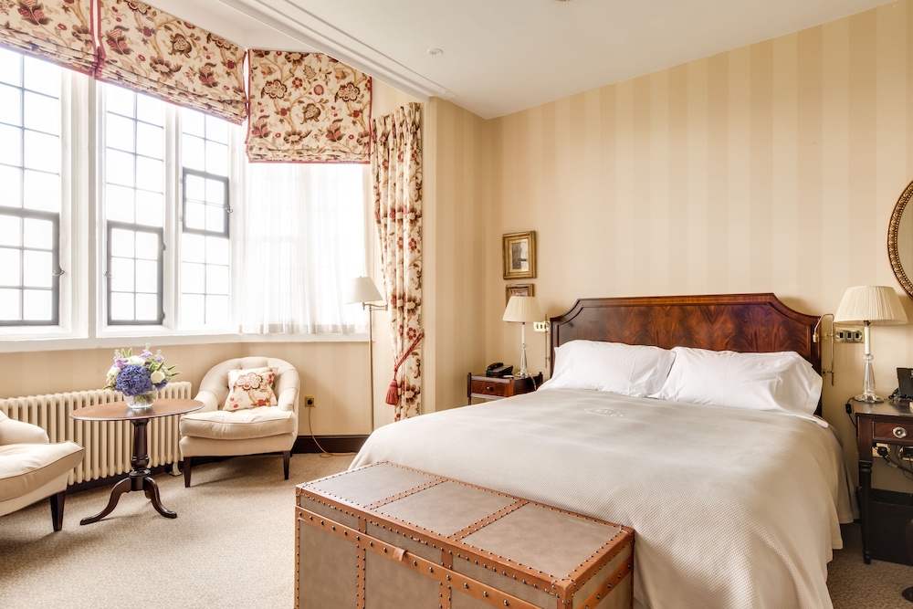 Ellenborough Park Hotel 9/75