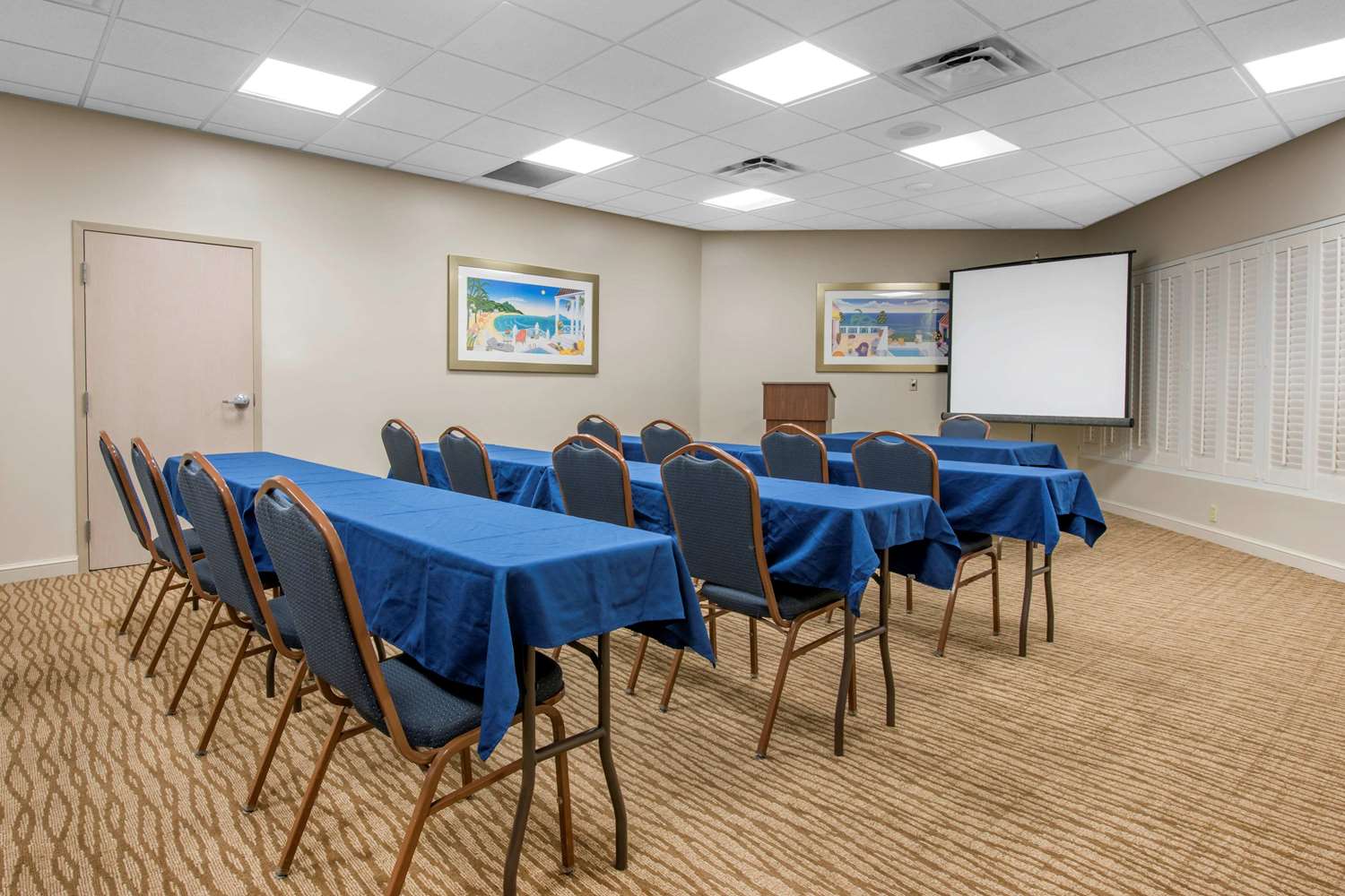 Comfort Suites Maingate East 11/18
