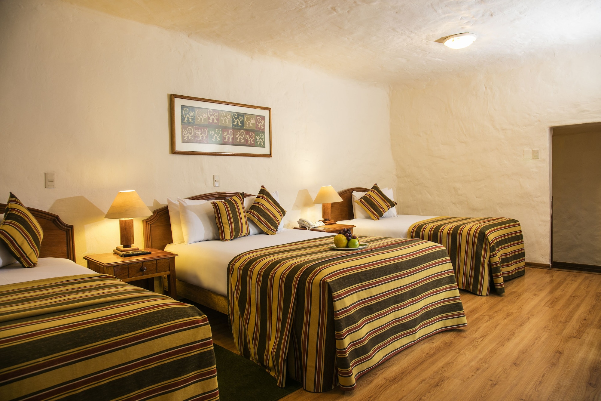 ROOM, 3 BEDS