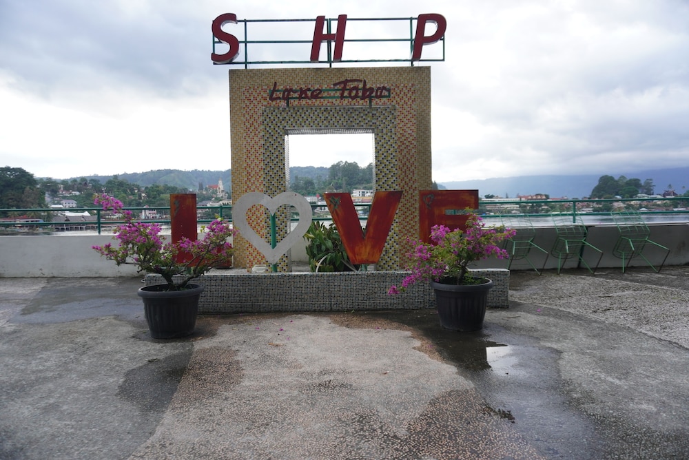 Siantar Hotel Parapat 38/44