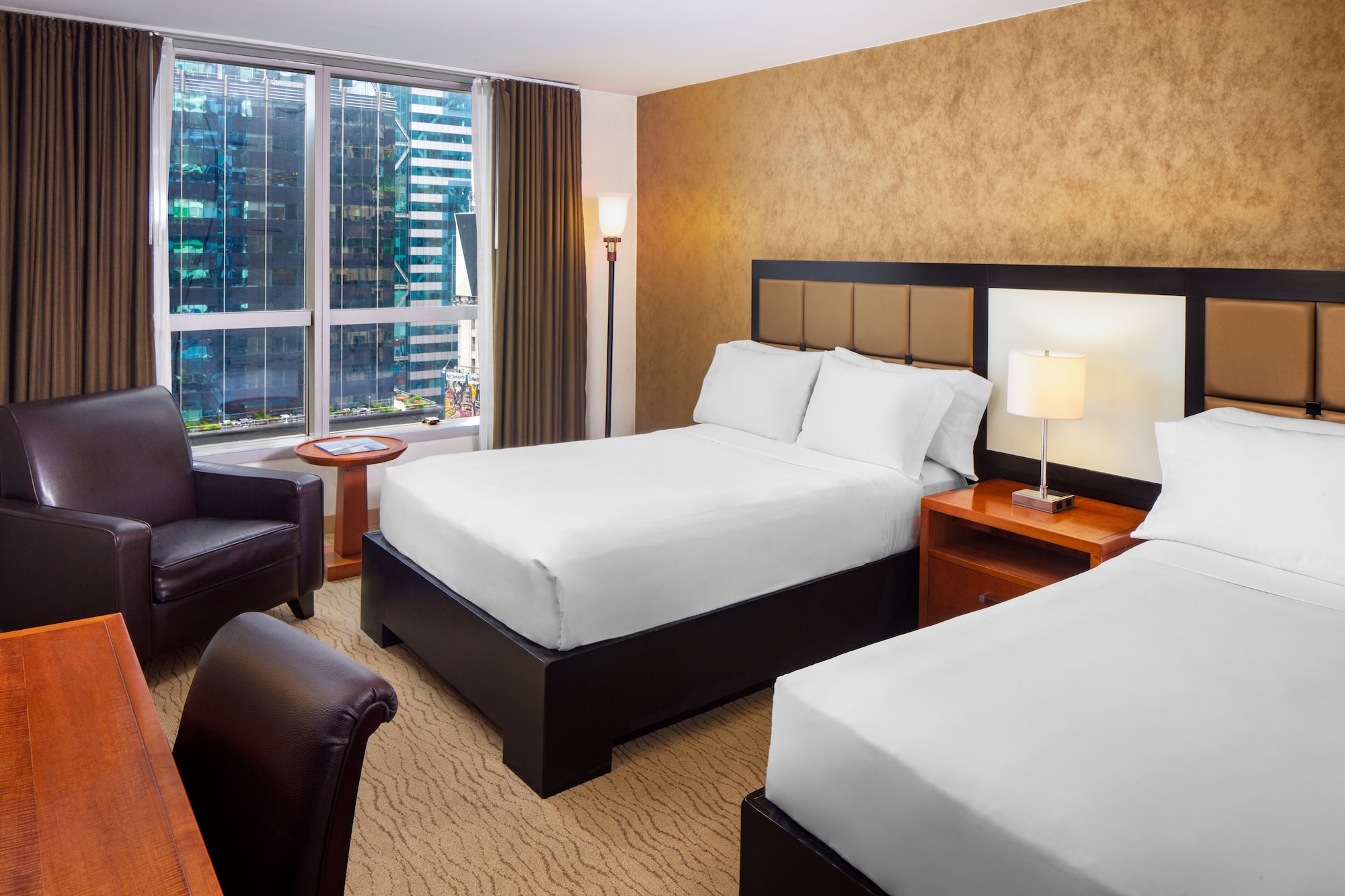 DELUXE, 2 DOUBLE BEDS, HIGH FLOOR