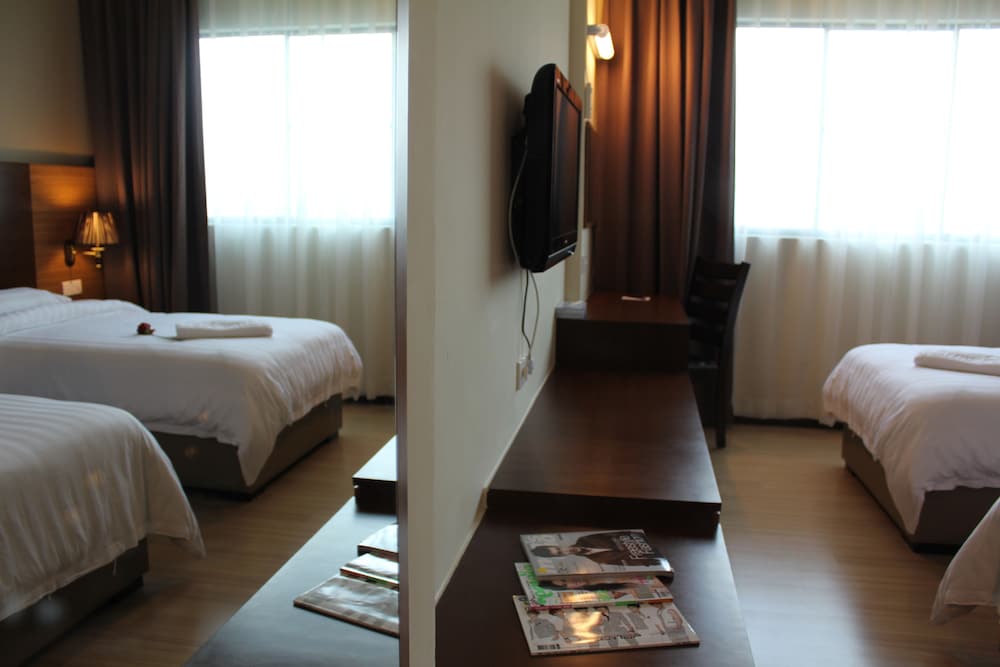 Aroma Hotel 6/25