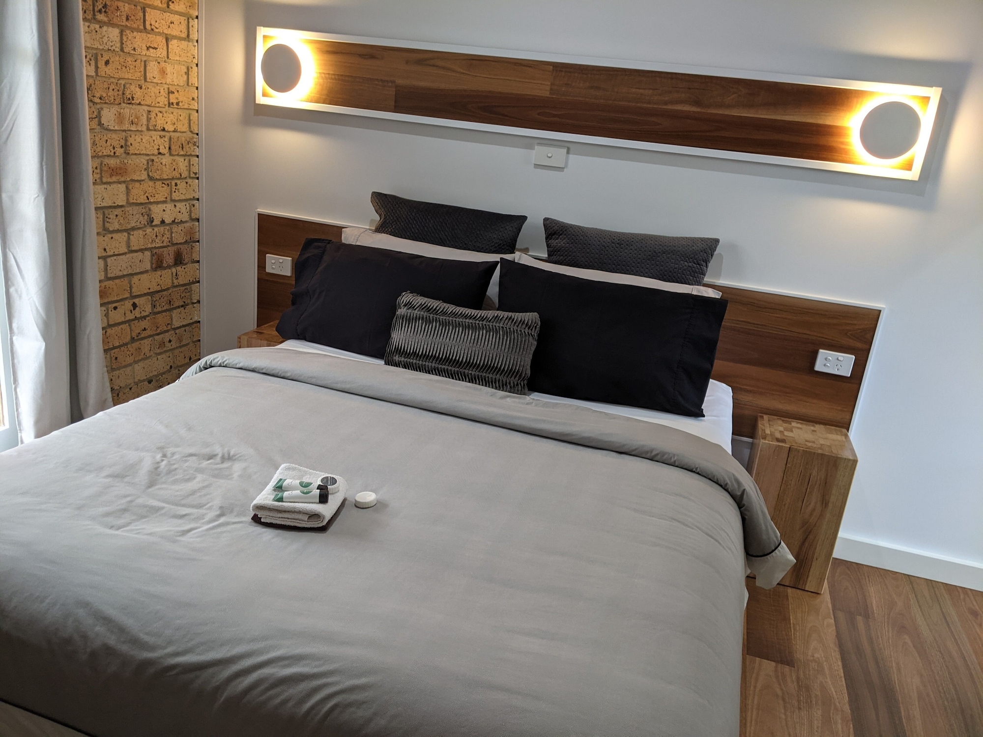 Family Suite, Queen and Twin Beds, Shared Balcony