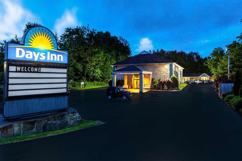 Days Inn by Wyndham Donegal 1/33