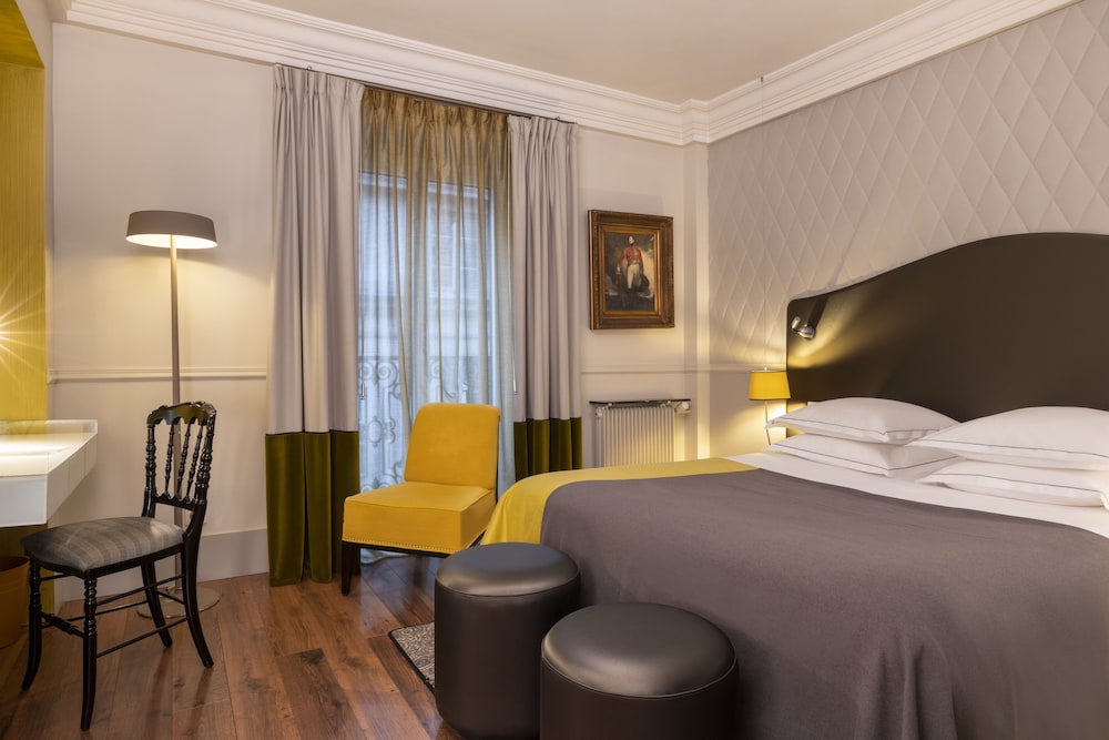 SUPERIOR, OPERA VIEW