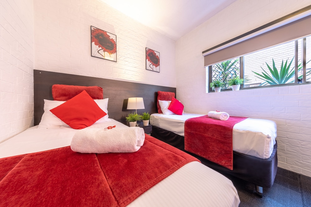 Ascot Budget Inn 25/77