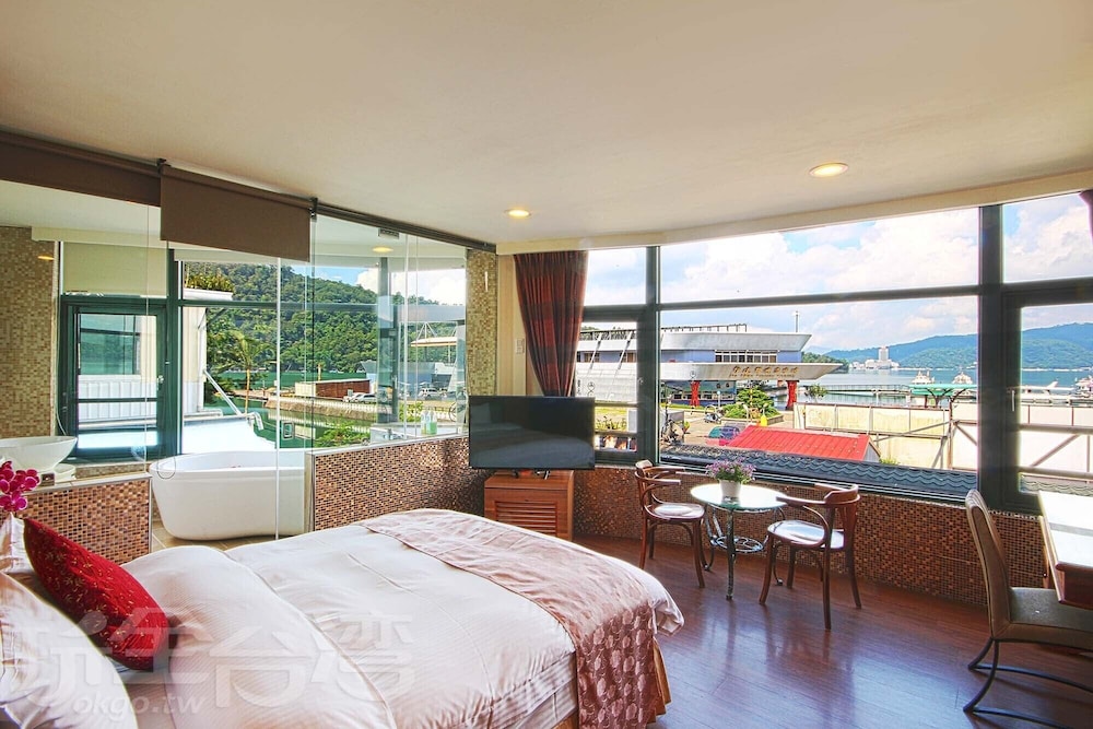 Shuian Lakeside Hotel 35/75