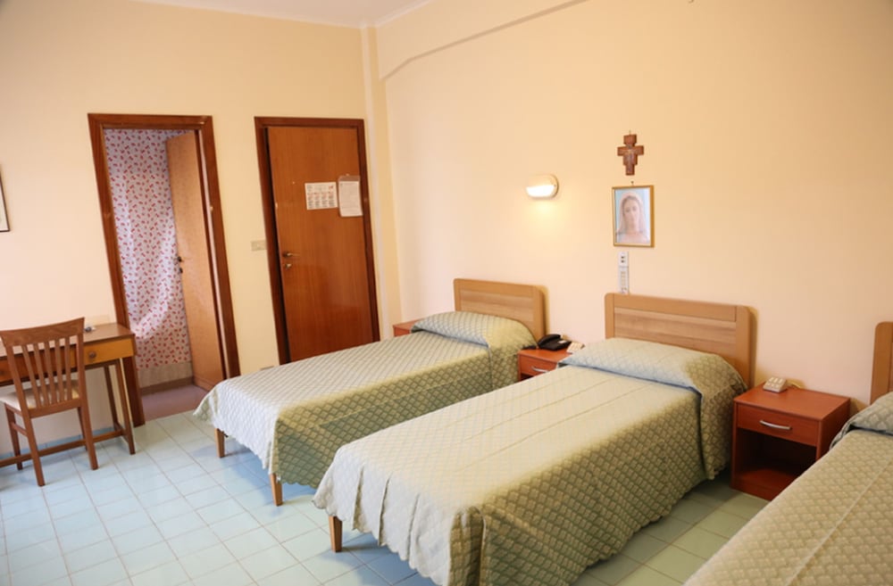 Istituto Piccole Ancelle Di Cristo Re 8/41