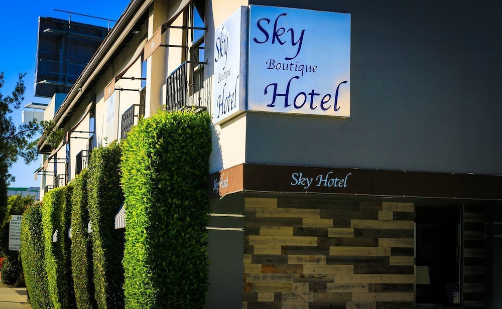 La Sky Boutique 7/70