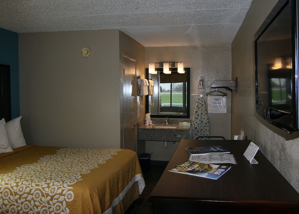 Economy Suites Springfield - I-44 25/43
