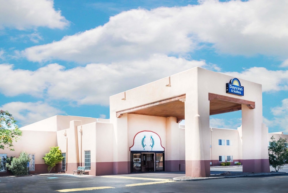 Days Inn & Suites By Wyndham Lordsburg 1/17