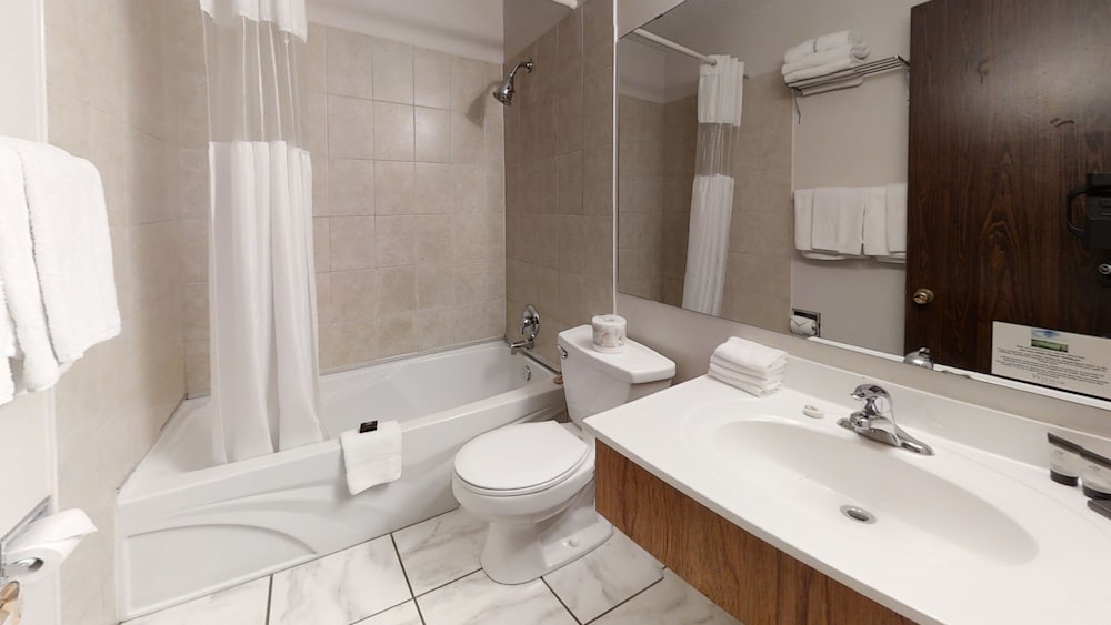 Recreation Inn & Suites 20/63