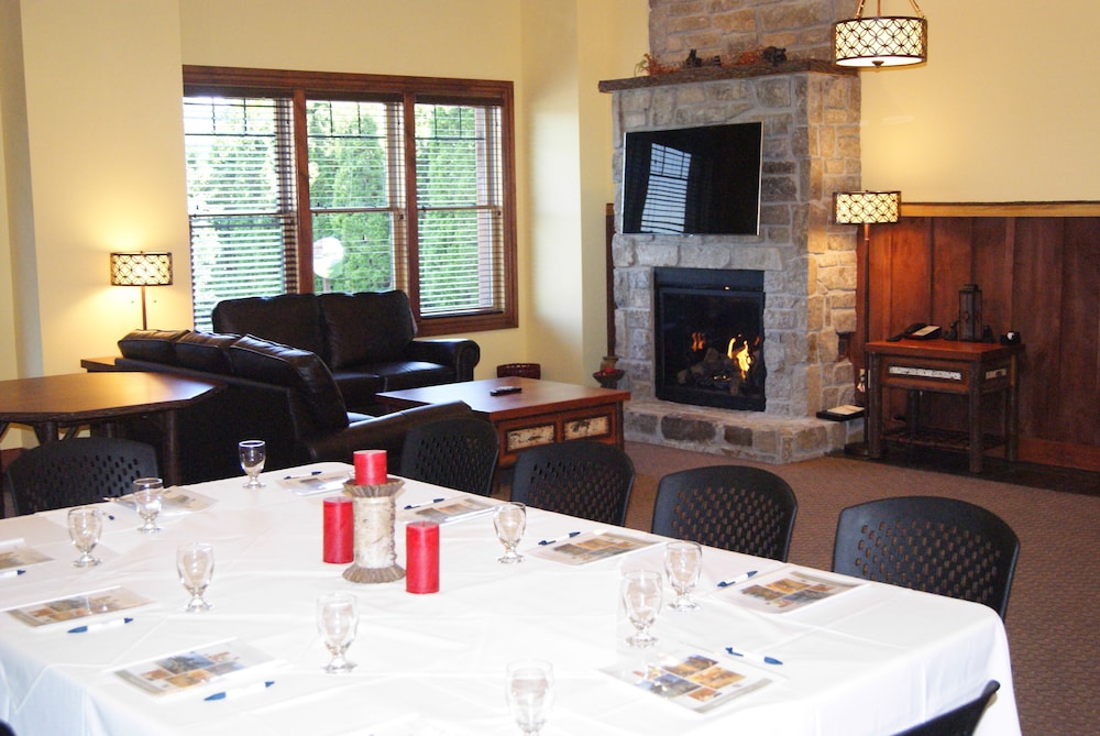 The Lodges at Cresthaven 40/60