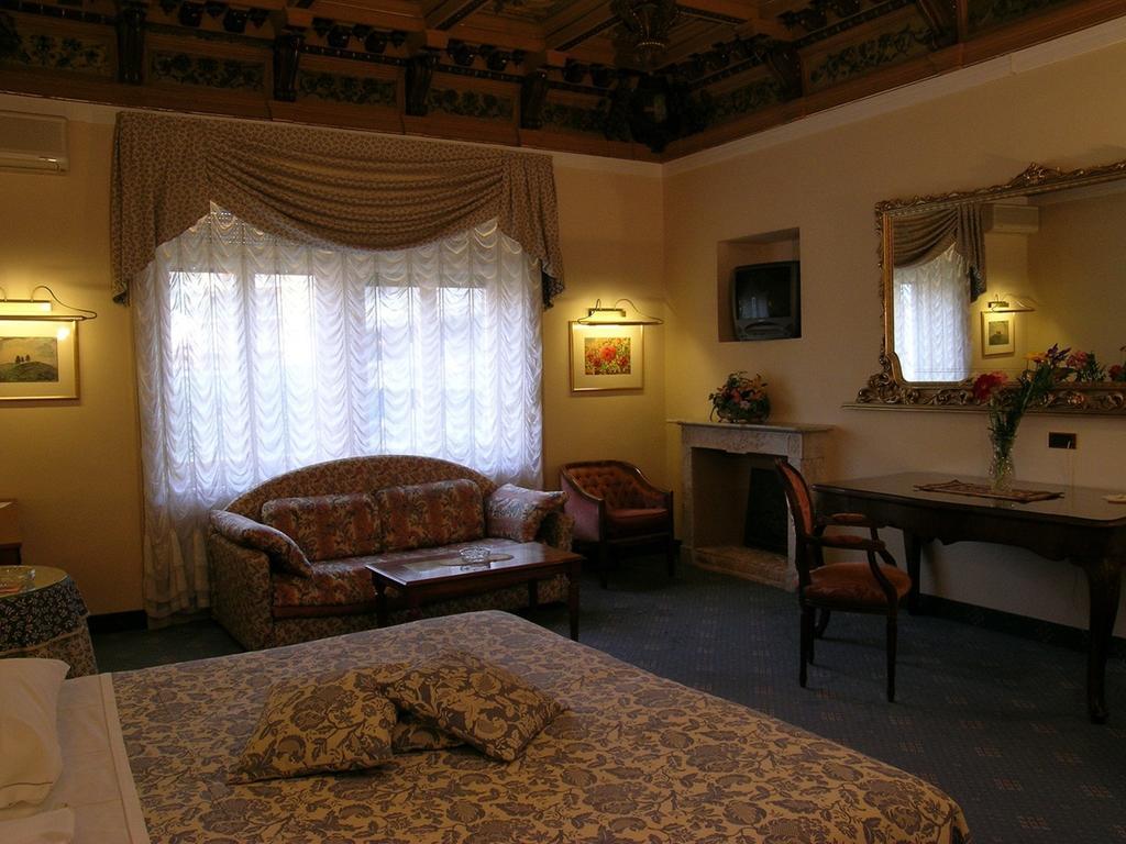CAMIN HOTEL LUINO 17/30