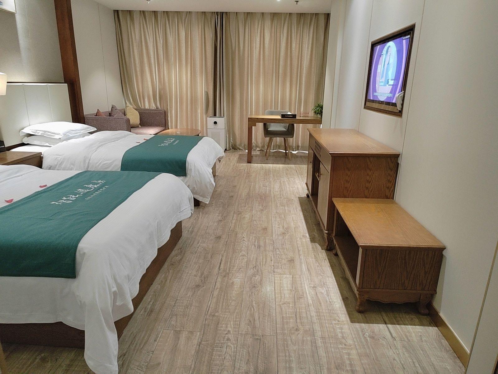 Zhongsheng Hotel 8/35