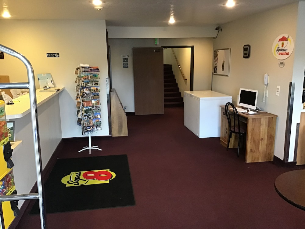 Super 8 By Wyndham Blackfoot 8/42